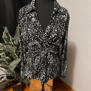 Nicole Miller Black and White Twist Front Blouse | Size Large